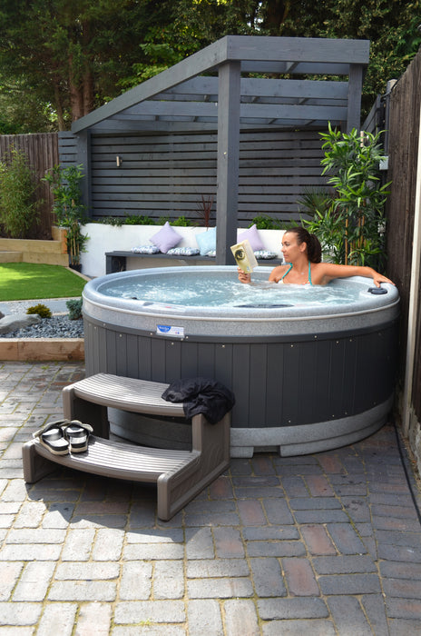 RotoSpa QuatroSpa Hot Tub/Cold Plunge (6 Person)