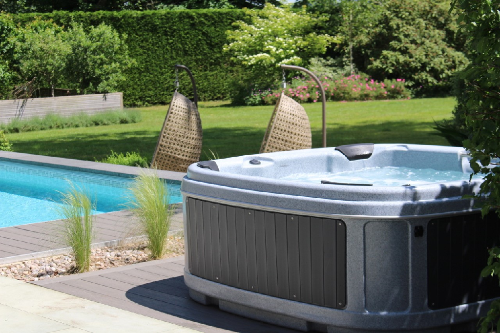 RotoSpa DuraSpa S160 Hot Tub/Cold Plunge (6 Person)