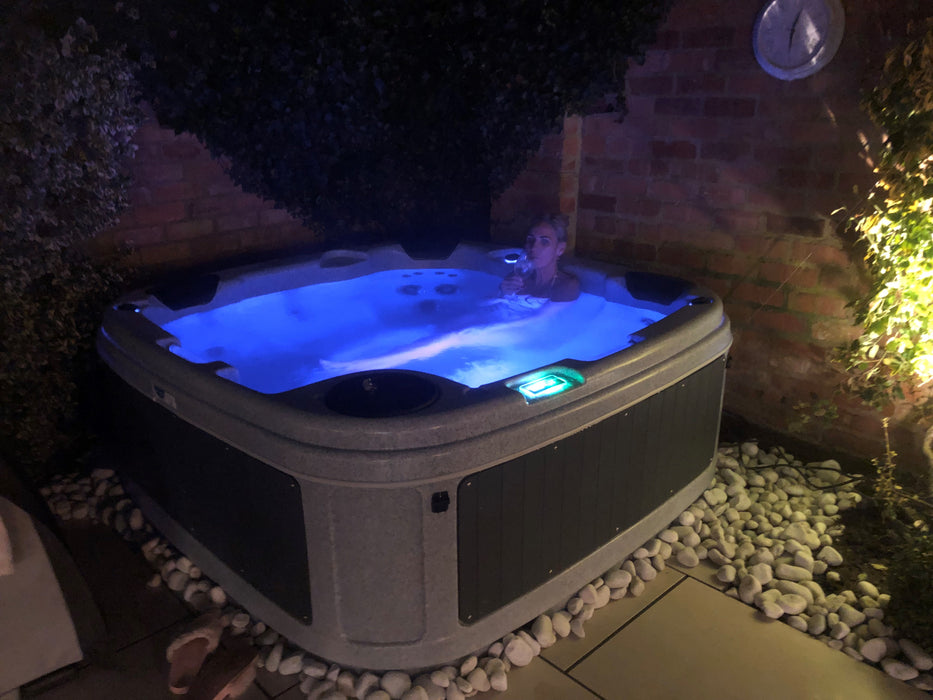 RotoSpa DuraSpa S160 Hot Tub/Cold Plunge (6 Person)