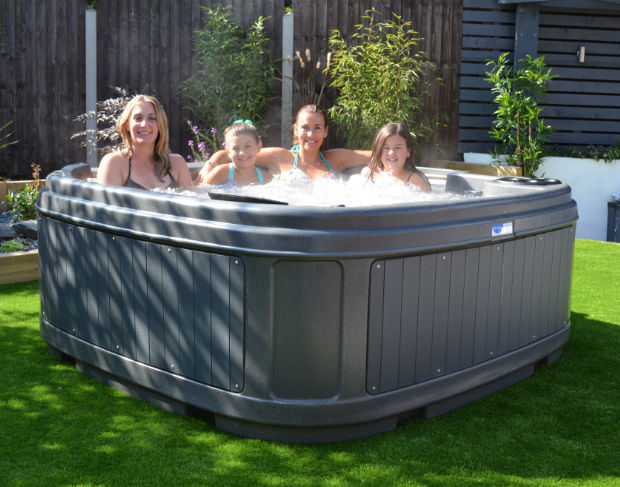 RotoSpa DuraSpa S160 Hot Tub/Cold Plunge (6 Person)