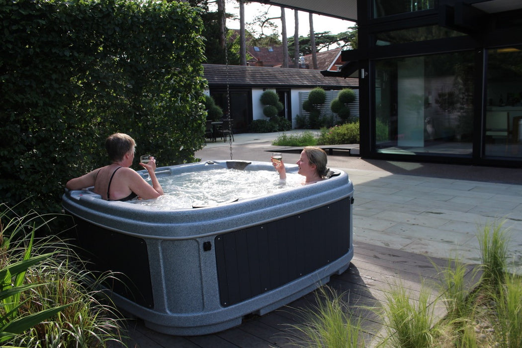 RotoSpa DuraSpa S160 Hot Tub/Cold Plunge (6 Person)